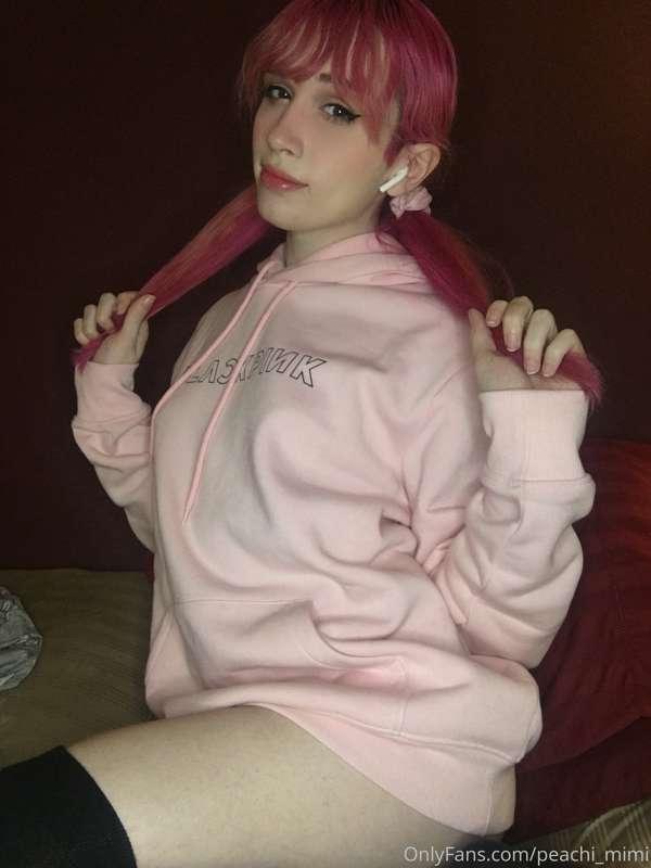 It's the perfect weather for cuddling! Do you prefer to be t..