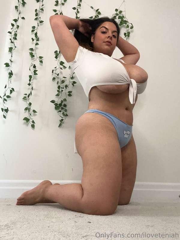 iloveteniah main image