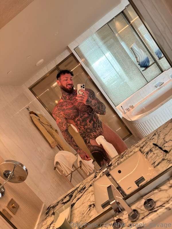 Want me to drop this towel? DM me and let’s make it worth yo..