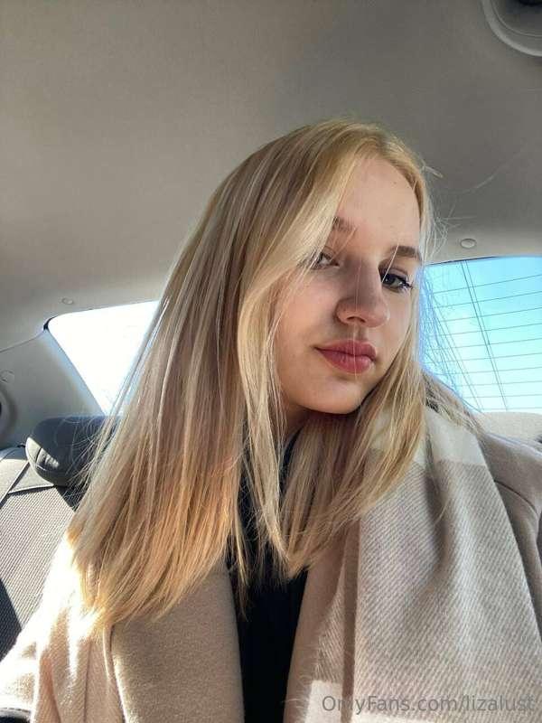 And this is me in a taxi, going about my interesting deal 🥰😍..