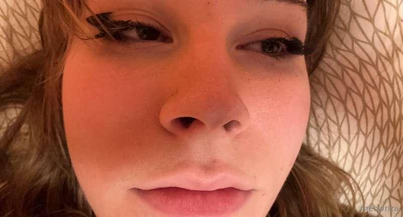 dying for someone to cum and mess up my makeup 