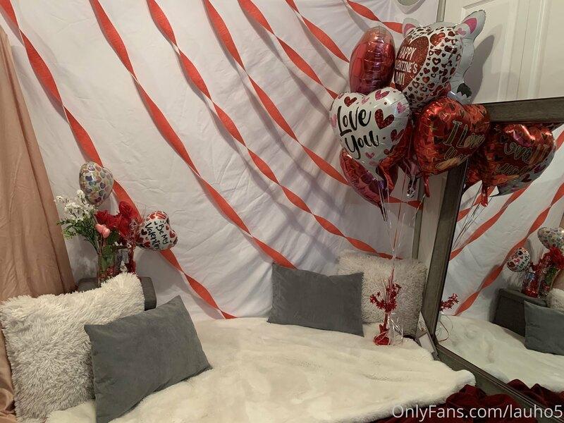 Setting up for my VDay themed shoot tonight ? can’t wait to ..