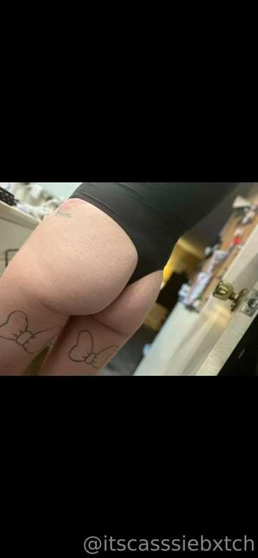 I ripped my pants, so I’ve decided to go pantless 🤷🏼‍♀️ Fuck..