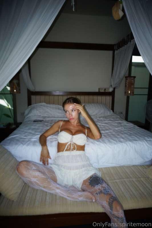 Don't pеek at the other photos from album until you've read ..