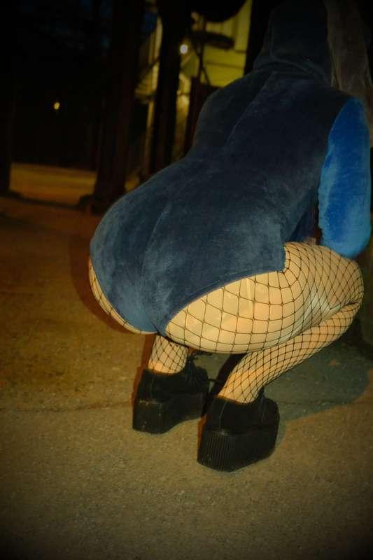 Just found a whole set of those pics : judy Hopps cosplay bu..