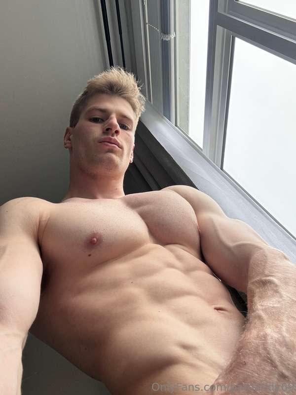 I wanna feel you touch the back of your throat 🍆💦