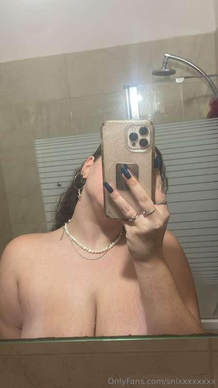 למעריצים האהובים ולמעריצים הסמרטוטים אני משתדלת לענות לכולכם..