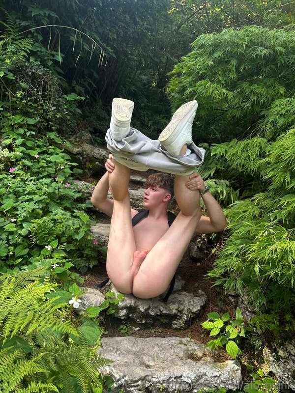 I like my pants around my feet 😇