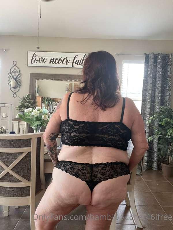 Happy sexy Saturday!! What’s everybody doing??? I wish I cou..