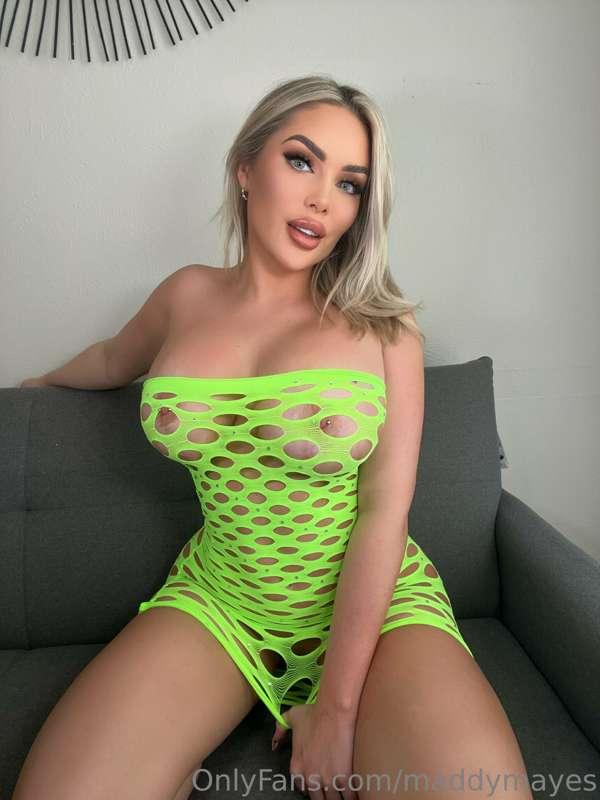 * Come and fill this holes up babe, I 'm so ready for u righ..
