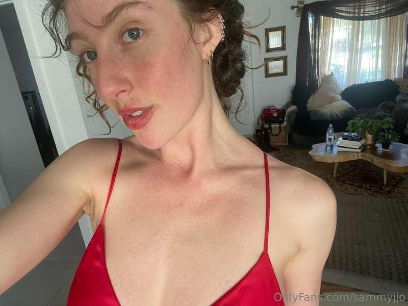I think red IS my color 💕