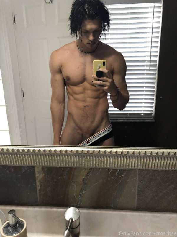 May send out some 🍑 pics ppv  if People would like
