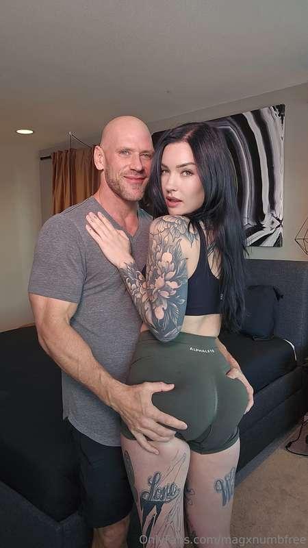 Have you seen it? 🌹😏 @johnnysins 