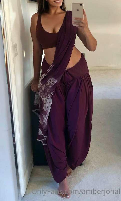 Choli ke peeche kya hai 🫦 (what's behind my blouse)