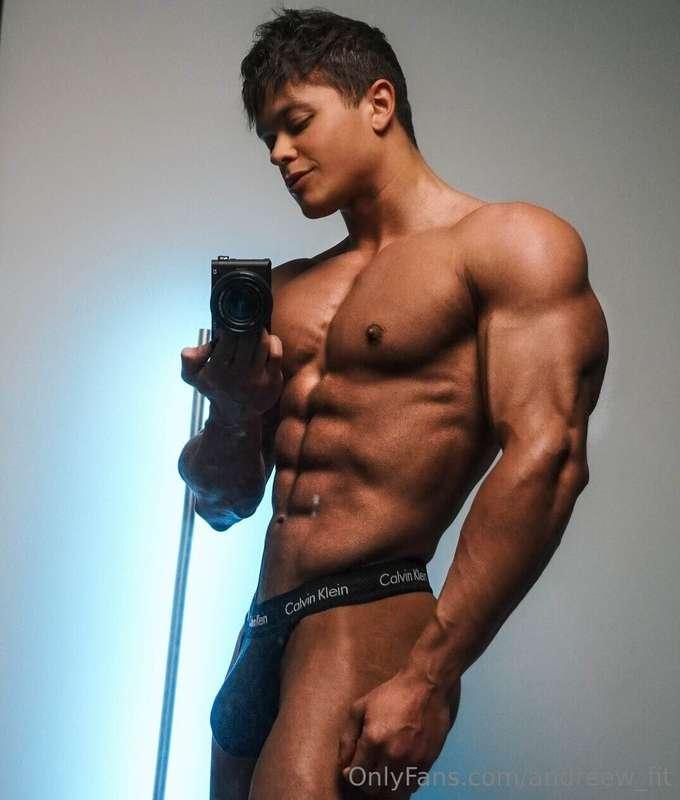 "Bet I can make you weak in the knees. 🔥😈
