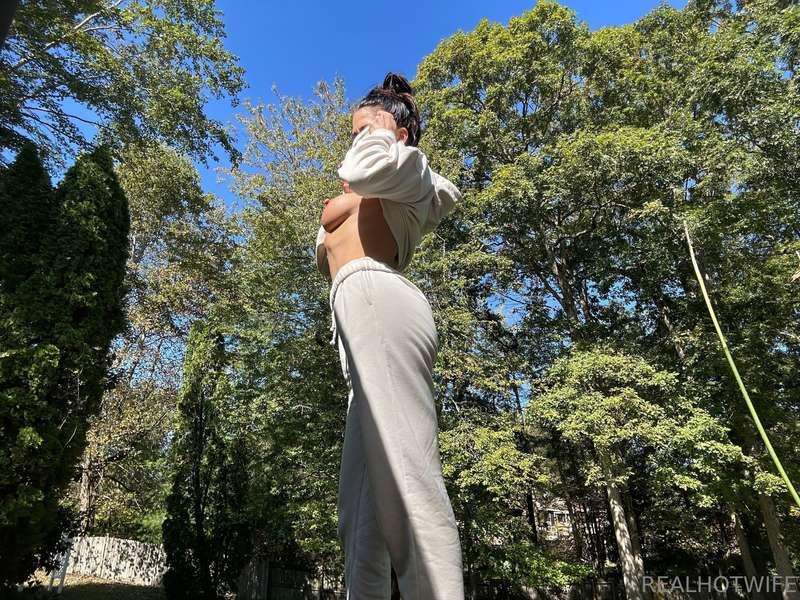 Sweatpants, but make it sexy 😘