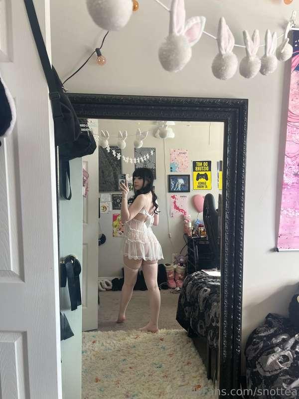 lil white dress 🤍🐇