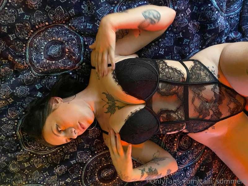 patiently waiting to get fucked, can anyone help 😍🙈