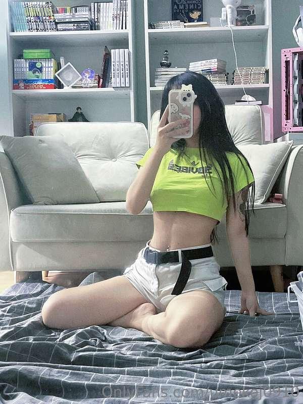 Your girlfriend just posted a new photo ✨