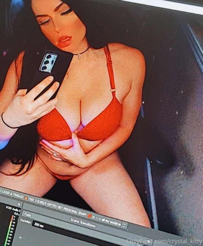 Live now on twitch.tv/crystal 💗