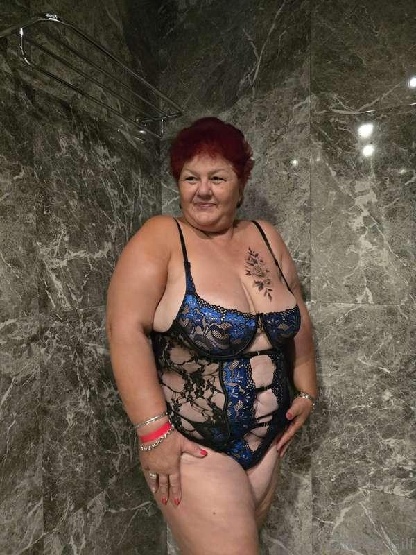 Do you wanna make love in the bathroom? 