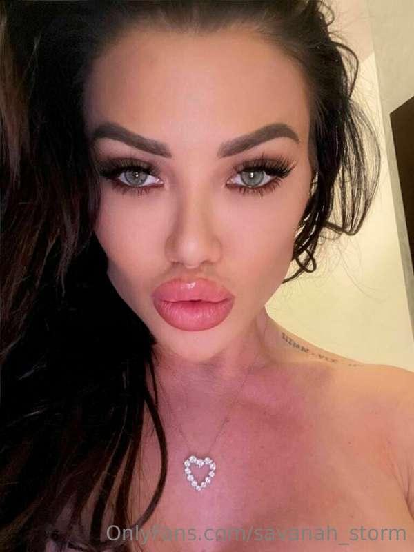 So fucking horny, I just want to play with myself all day. 😇