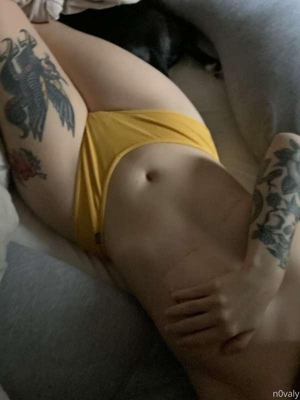 bed is too cozy… don’t wanna move q_q