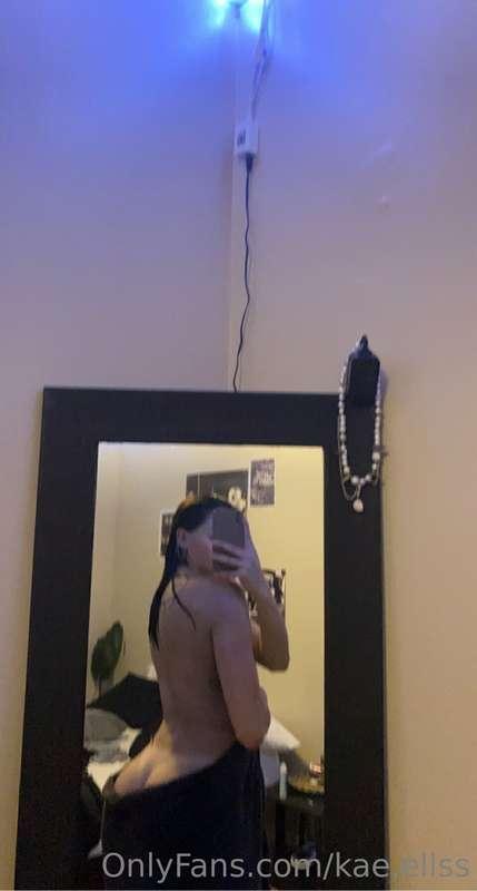 wanna see what’s under the towel? tip the photo to get some ..