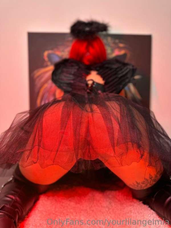 Happy Halloween 🎃 
Dark angel is here to fulfil your naughty..