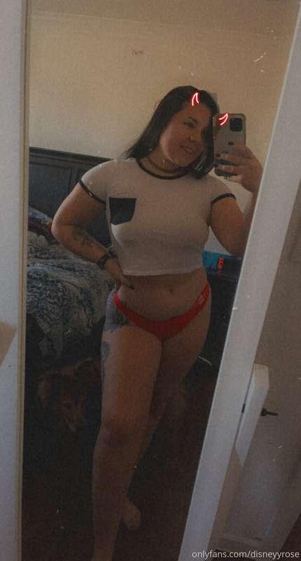 Swipe to undress me.. it’s shower time!😏