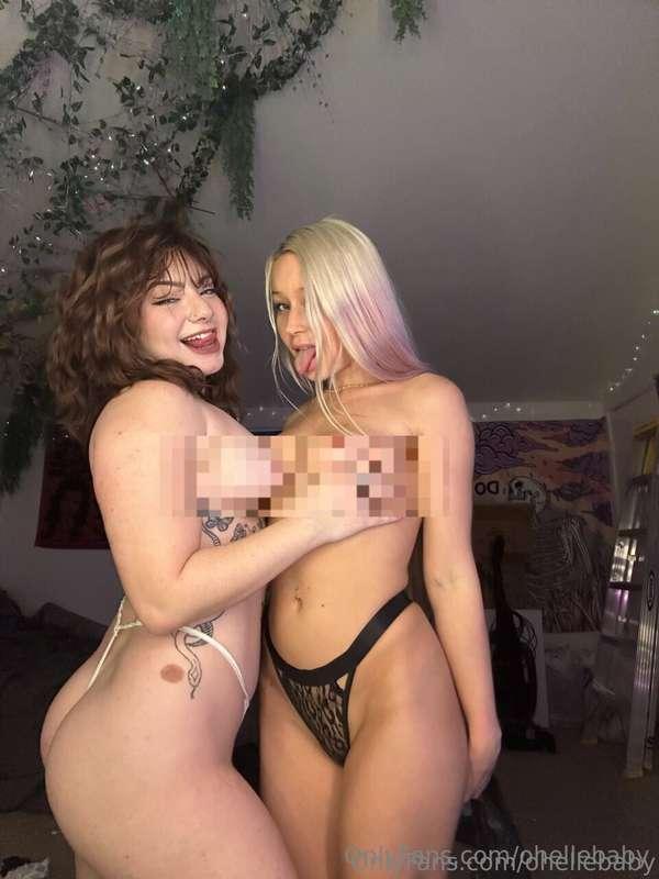 Topples with a g string on what more could u ask for 😇😇