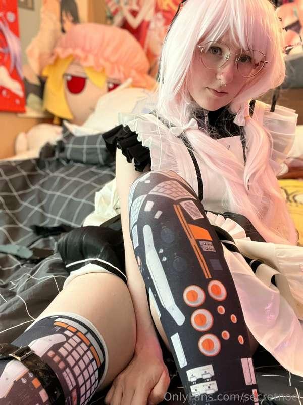 A few old pics from Twitter now available uncensored