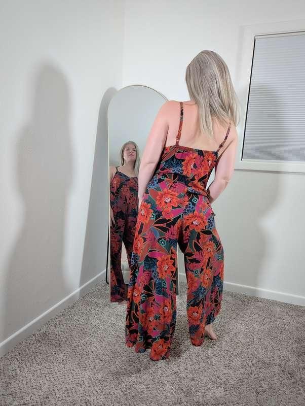 Blooming just for you 🌺wanna see what’s underneath?