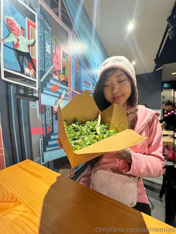 What would you eat first, the salad or me? 😜
