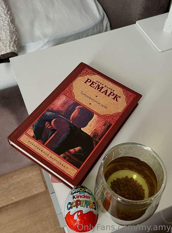 I love reading books, tell me what is your favorite book?😋