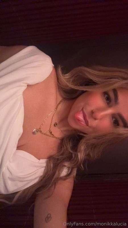 Do I look good in white? 🙈