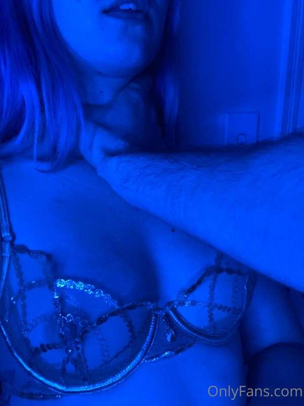 Ch0ke me like you love me, but also hate me 😈