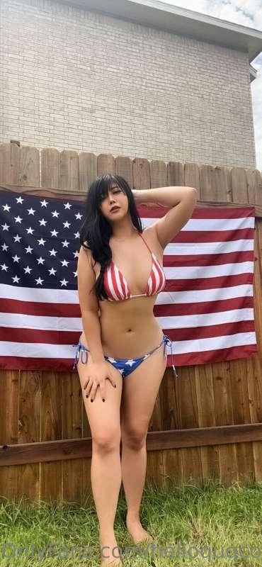 I know you like seeing me in a bikini so here's a spicy set ..