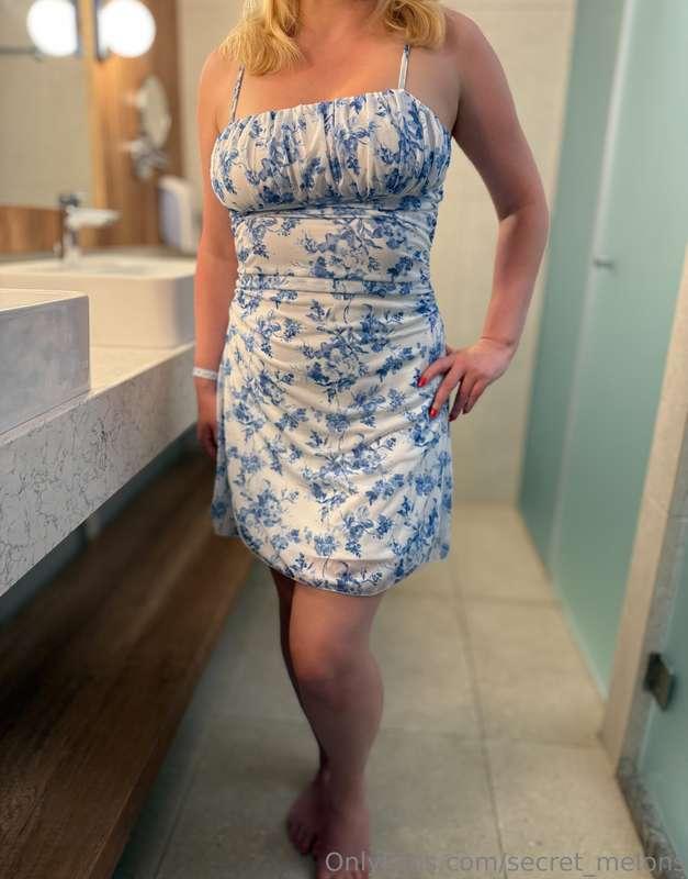 Love this dress!! Makes me feel 21 again 🩵