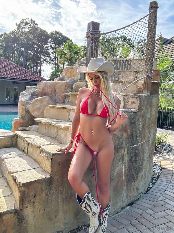 Send a little Friday tip with this pic & I’ll bless your DMs..