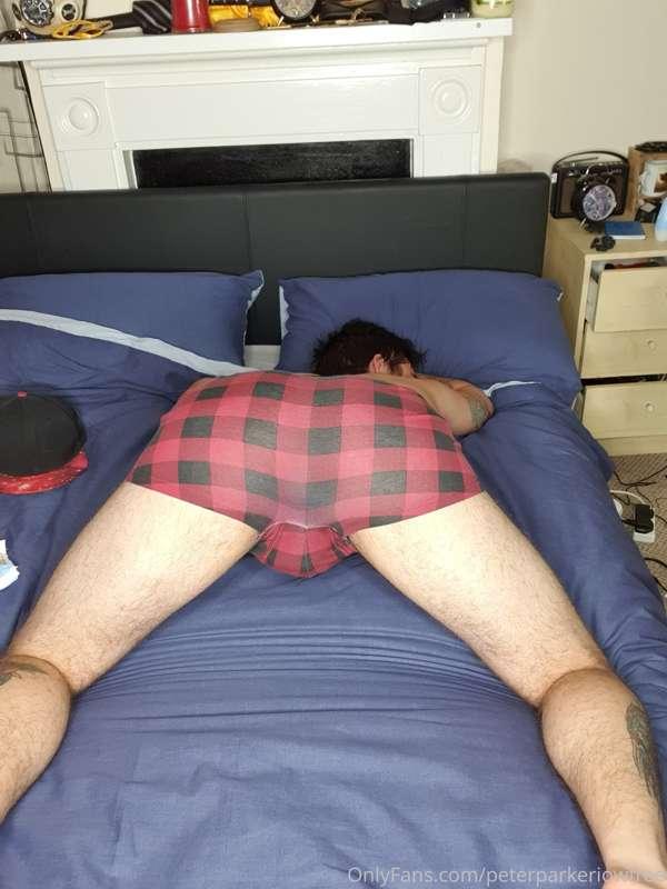 Cum take a peek at my tight puckered asshole, maybe give it ..