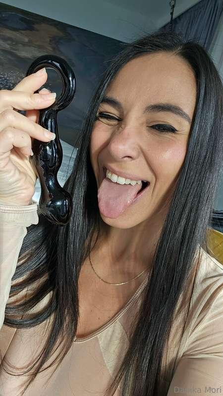text me 
🖤 if you wanna see how I stretch my ass 
♥️ if you ..