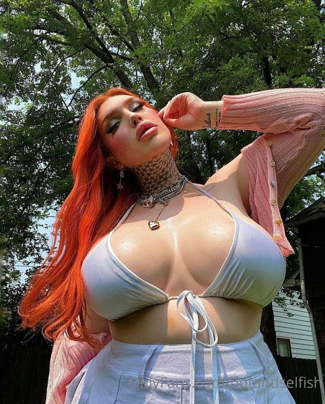 Hiiiii 🤍 what are you interested in seeing from me on onlyfa..