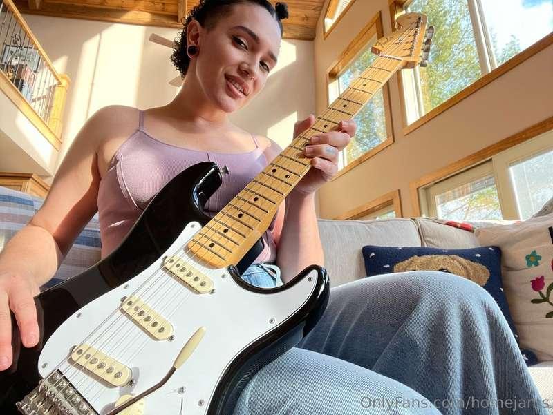 I'm so in love with my new guitar! It's a Jimi Hendrix Strat..