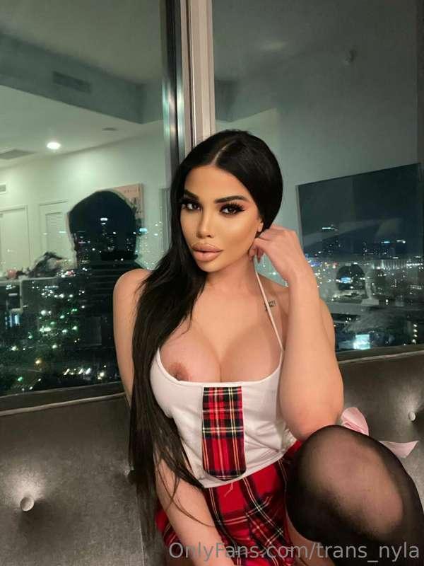 🚨 𝐋𝐈𝐅𝐓 𝐔𝐏 𝐌𝐘 𝐒𝐊𝐈𝐑𝐓 🚨And watch my cock THROB for you! Jerking..