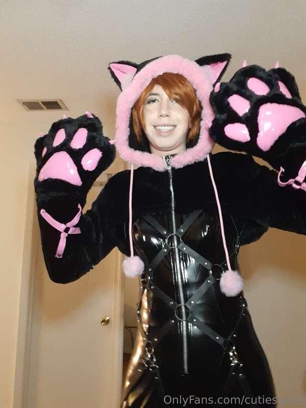Meow!!! I got a new costume!!! I saw this and just HAD to ge..