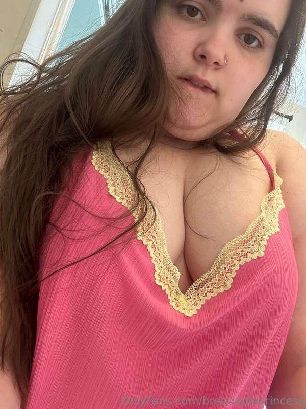 Do you like my big tits baby? 😘