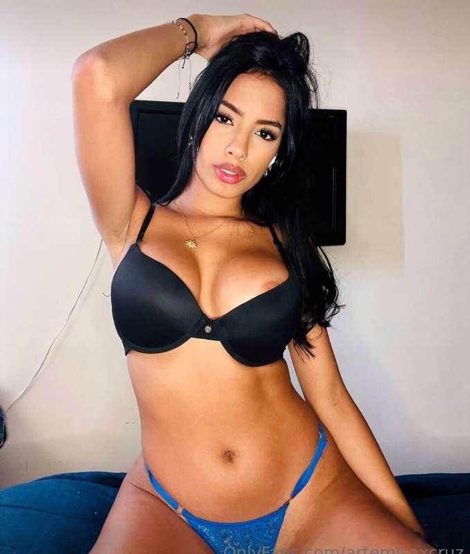@artemiisacruzxzxxHey here a latina who considers herself ve..