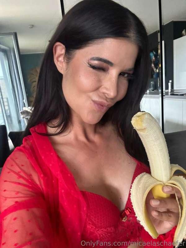 My favorite fruit is banana. What's yours? 😘