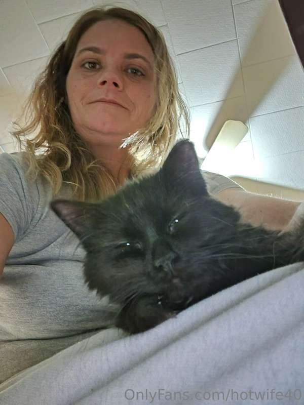 Mom and her baby 😺. She is just a loving kitten.